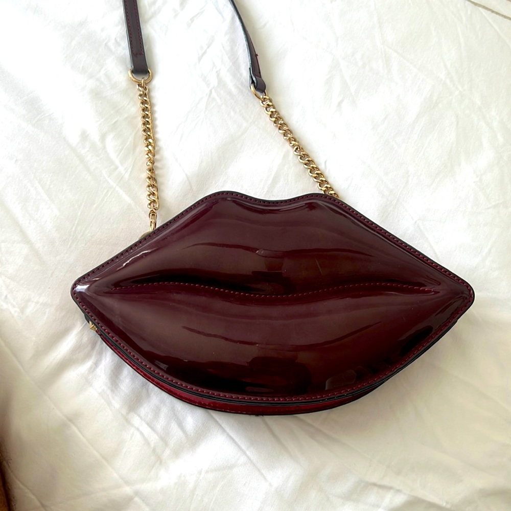 Also kiss purse! 💋😘